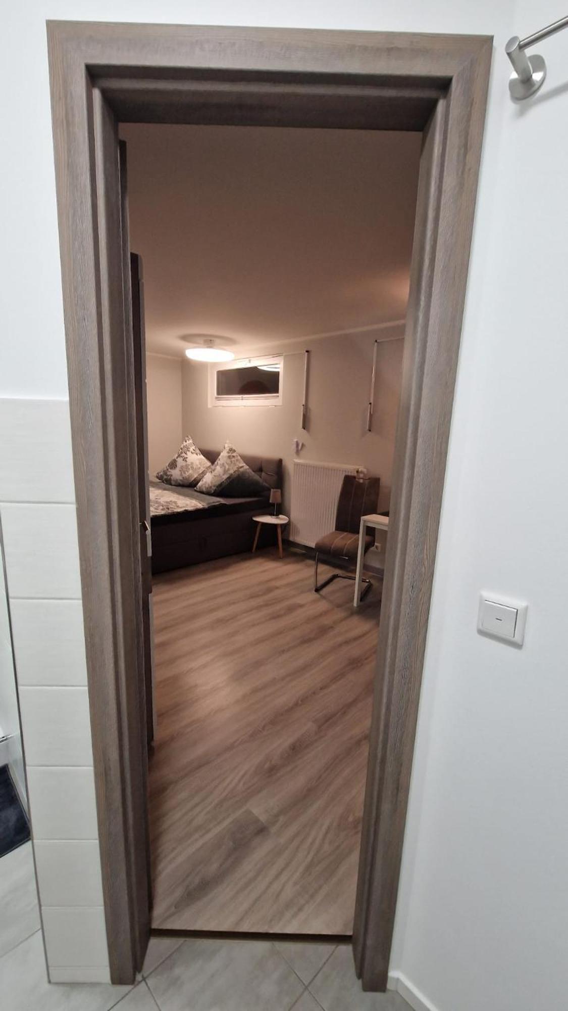 Ferienwohnung Oder Studio Dresden-Neustadt Inkl Parkplatz Mit Balkon Oder Terrasse Szoba fotó