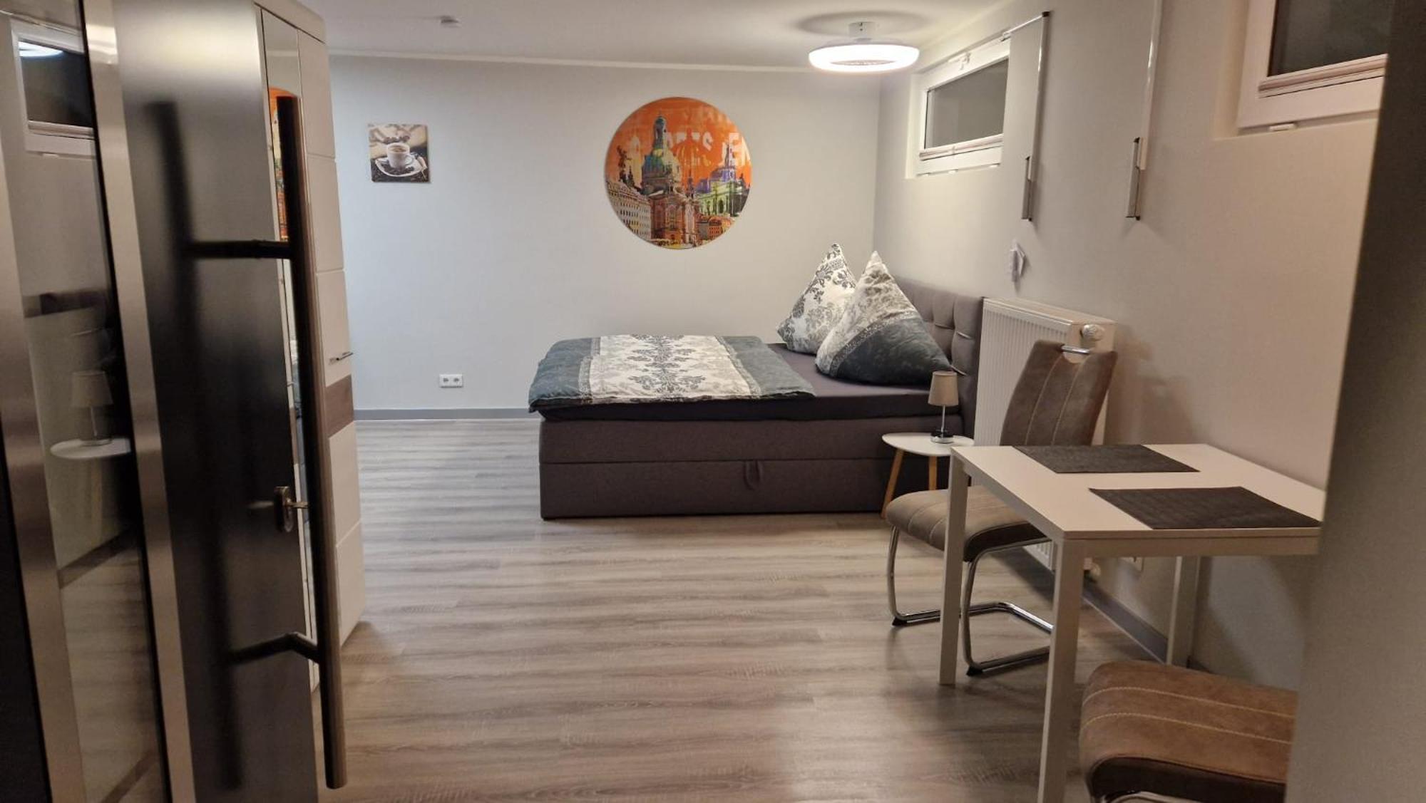 Ferienwohnung Oder Studio Dresden-Neustadt Inkl Parkplatz Mit Balkon Oder Terrasse Szoba fotó