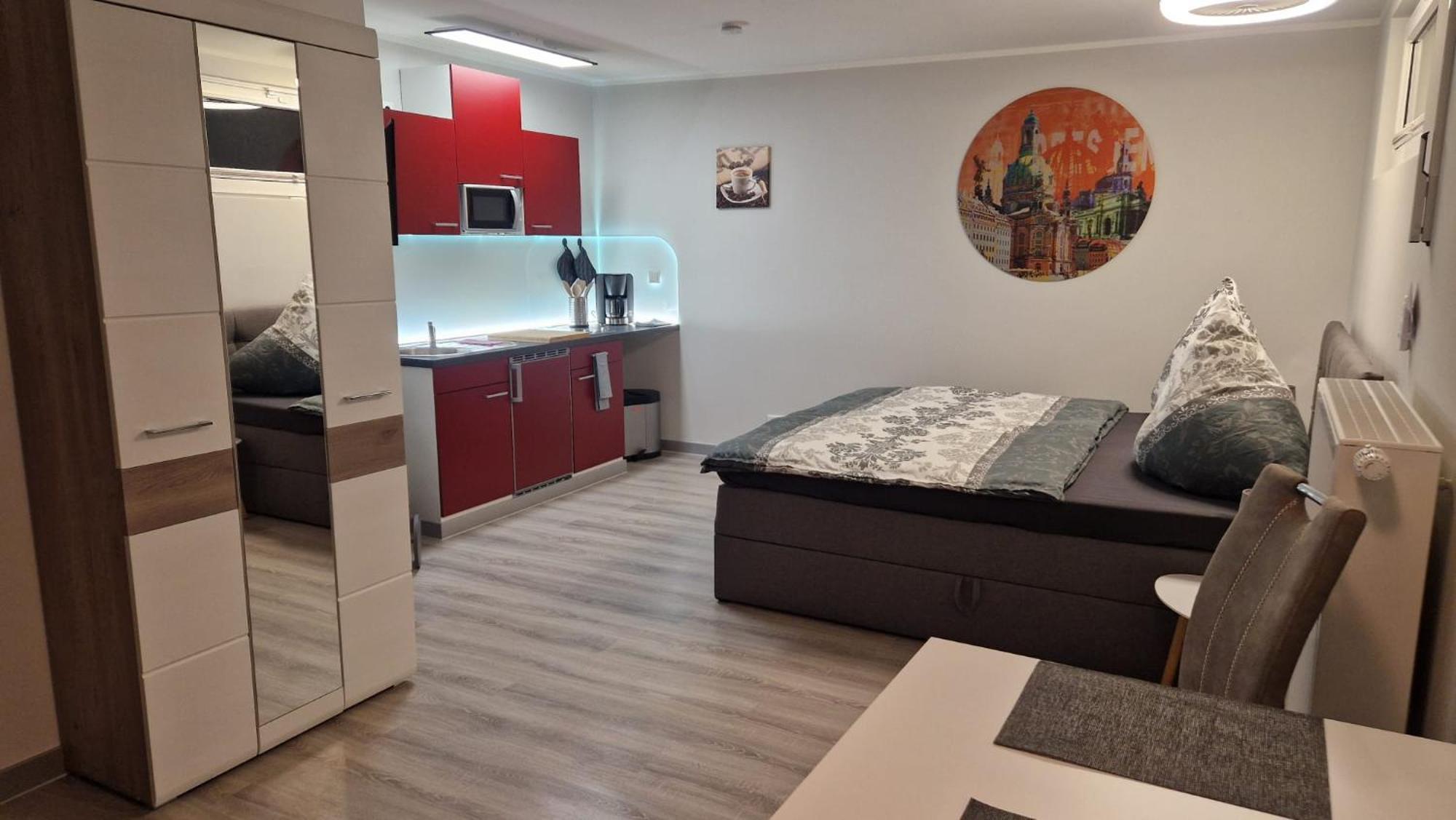 Ferienwohnung Oder Studio Dresden-Neustadt Inkl Parkplatz Mit Balkon Oder Terrasse Szoba fotó